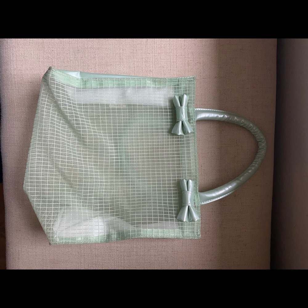 Green beach bag with pretty bows!